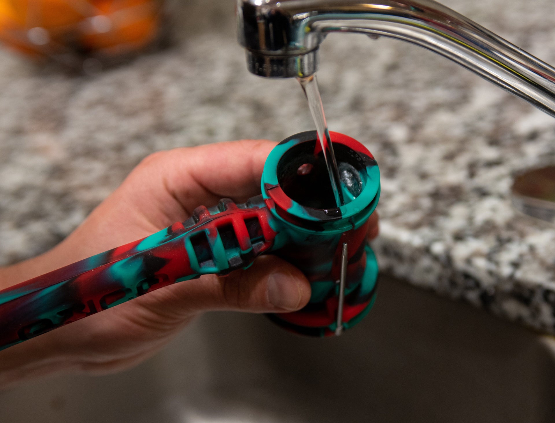 How to Use an Eyce Hammer - Silicone Bubbler - Eyce User Guide